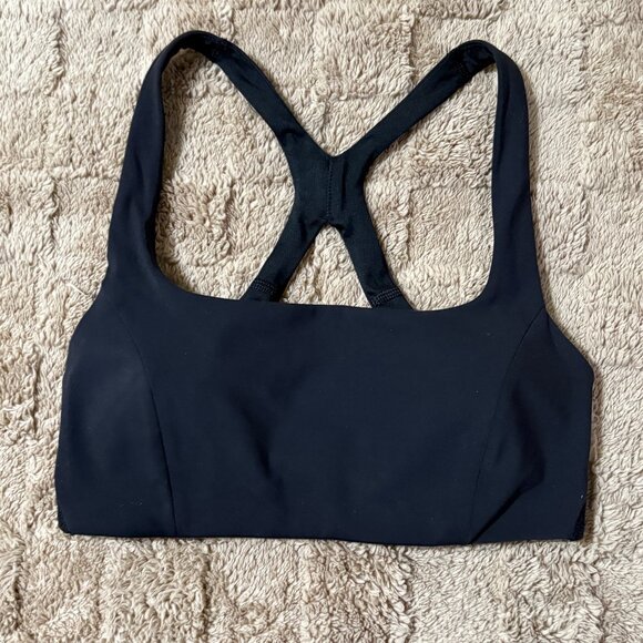NWOT Lululemon SmoothCover Yoga Sports Activewear Bra B/C Cup Size 4 Black - Picture 1 of 8